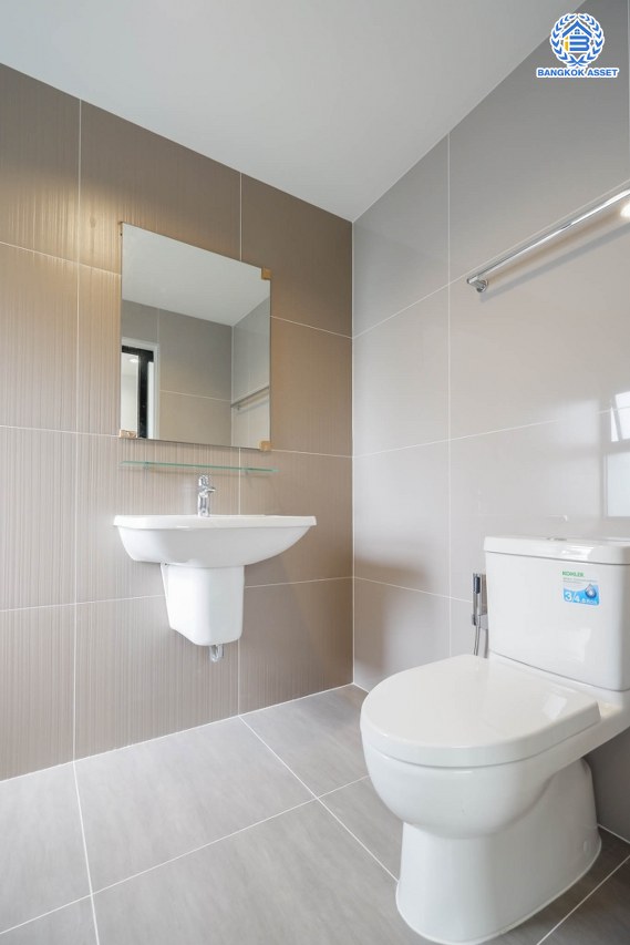 บ้านมือสองตกแต่งใหม่ โครงการ ซอยบรมราชชนนี60 เนื้อที่ 69.3 ตร.ว. พื้นที่ใช้สอย 236 ตร.ม. ฟังก์ชัน 3 ห้องนอน 3 ห้องน้ำ จอดรถได้ 2 คัน บนทำเลเดินทางสะดวก เชื่อมต่อหลายเส้นทาง  ใกล้เซ็นทรัลปิ่นเกล้า และทางคู่ขนานลอยฟ้าบรมราชชนนี